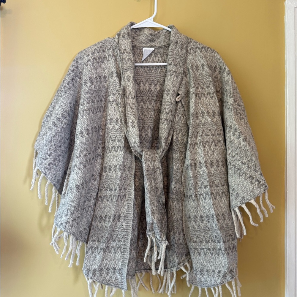 Cozy Gray Alpaca Wool Patterned Poncho